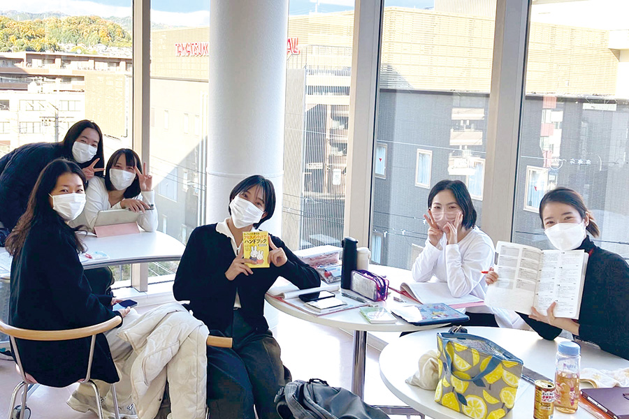 ラウンジ　国家試験勉強